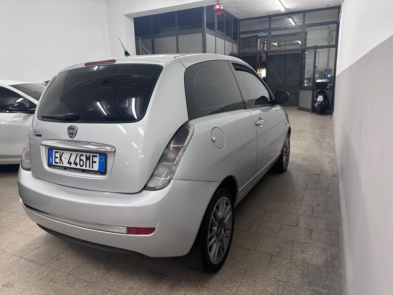 Lancia Ypsilon 1.3 MJT 75 CV Unyca 2012