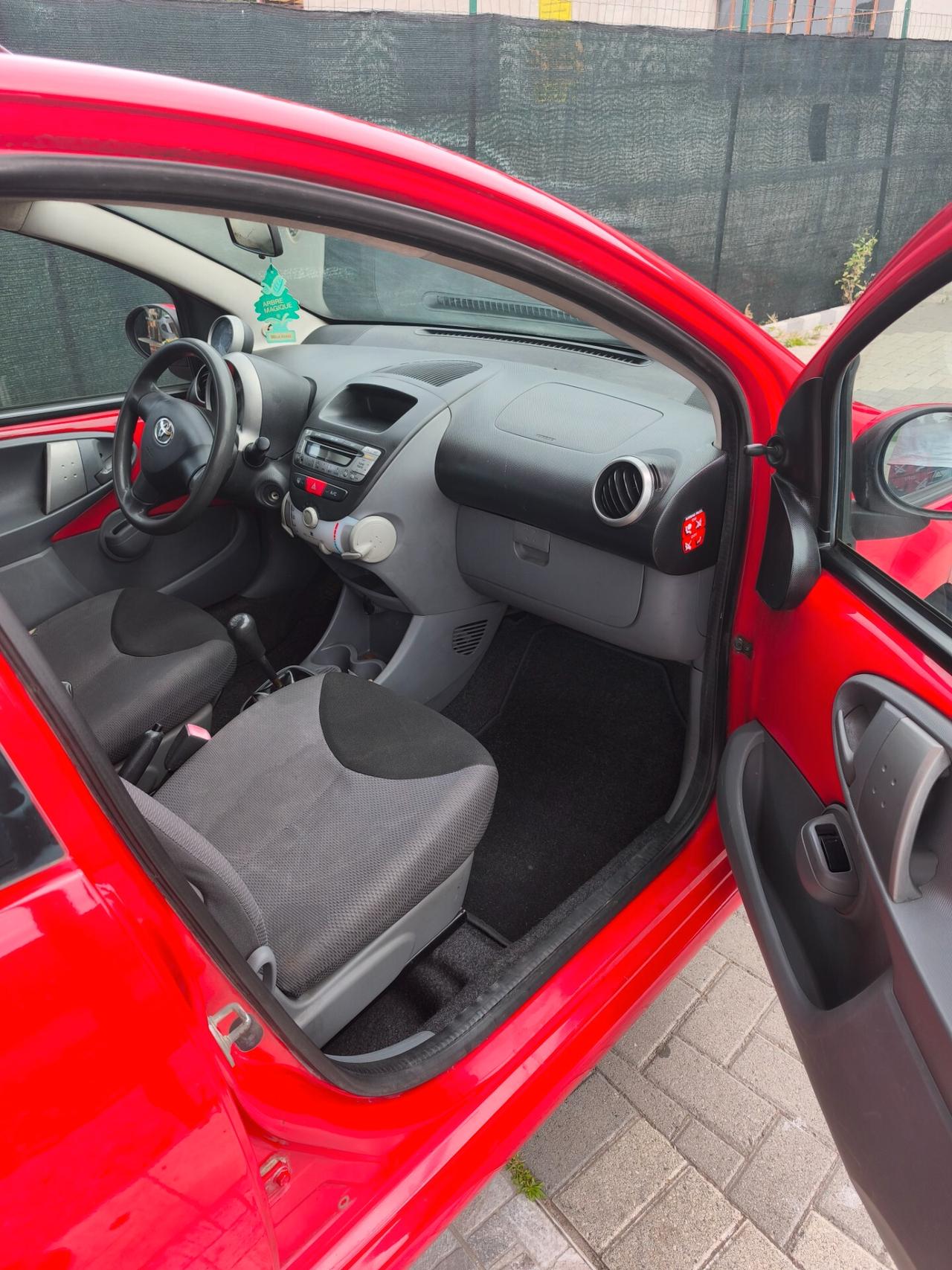 Toyota Aygo 1.0 12V VVT-i 5 porte Sound