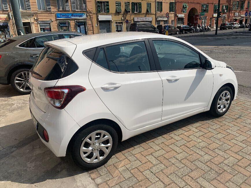 Hyundai i10 1.0 MPI Login -SOLO KM 45.000