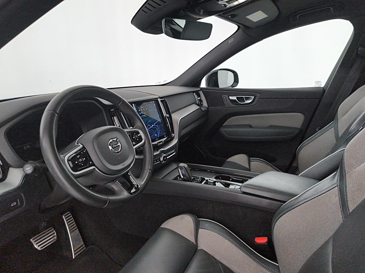 Volvo XC60 2.0 b4 Plus Dark awd