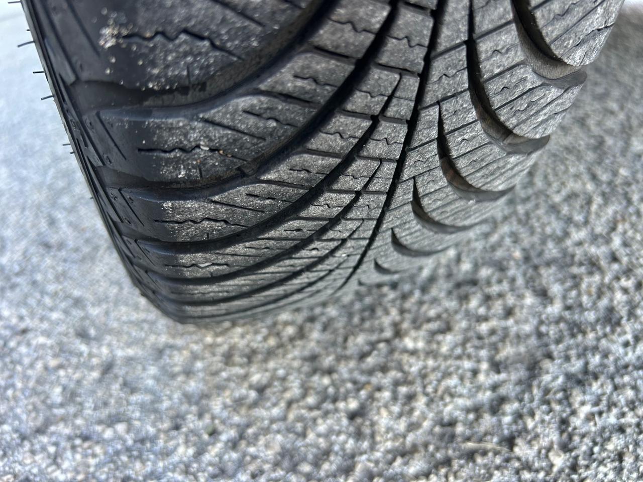 Toyota Yaris 1.0 b. solo 97000 km