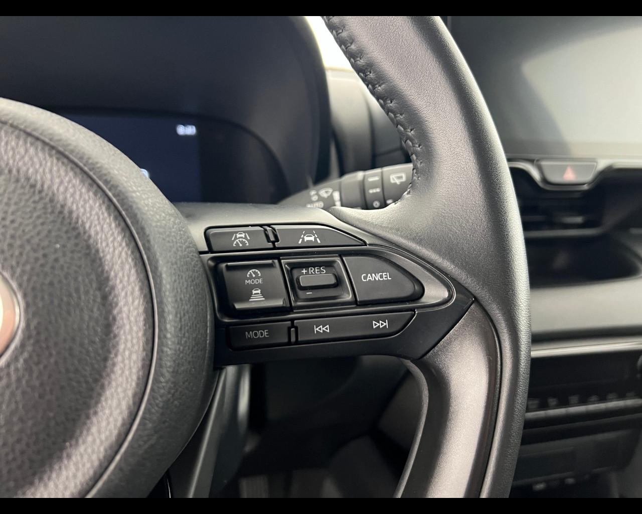 TOYOTA Yaris 1.5h Trend