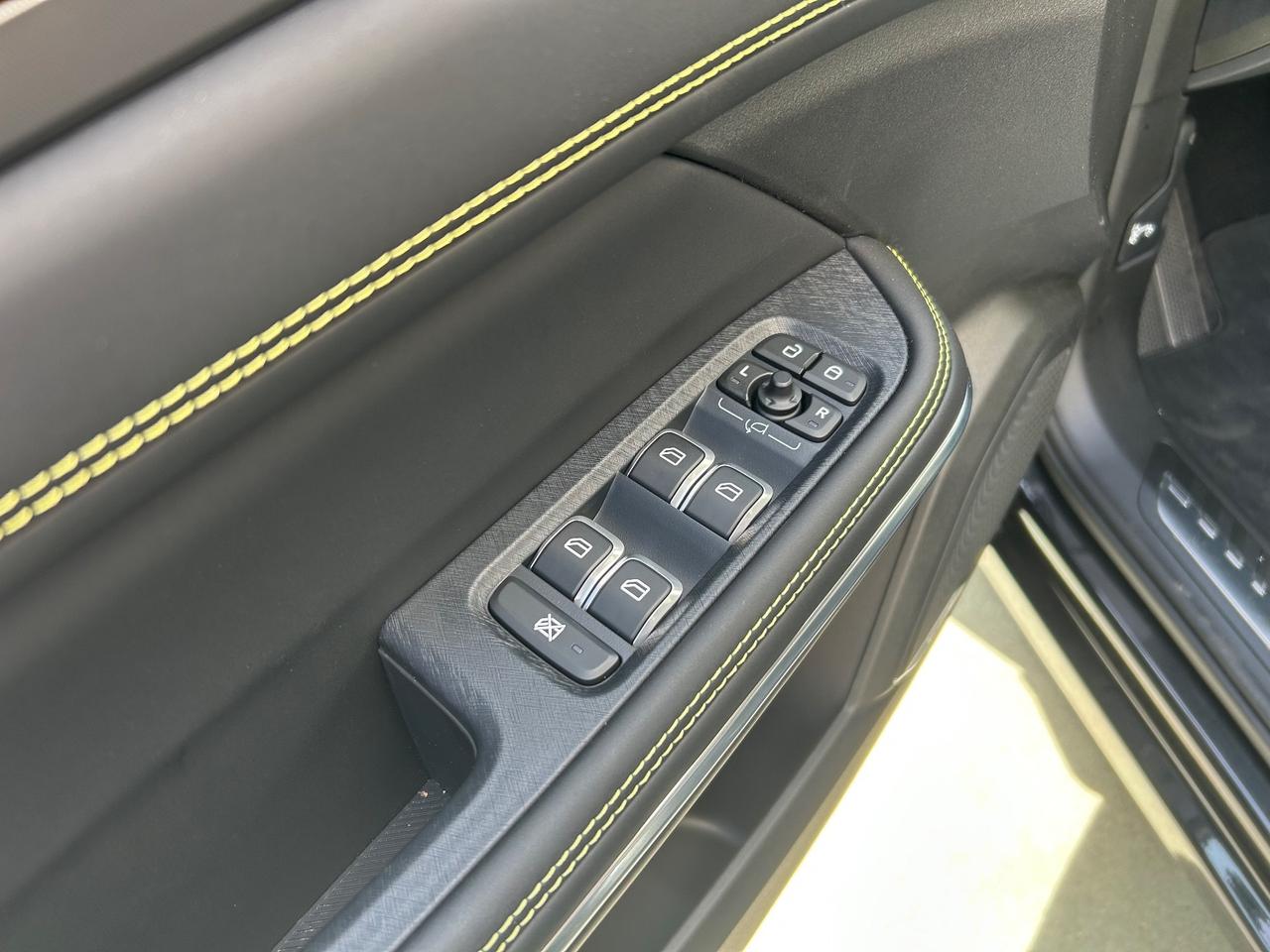 Lynk&co 01 PHEV More