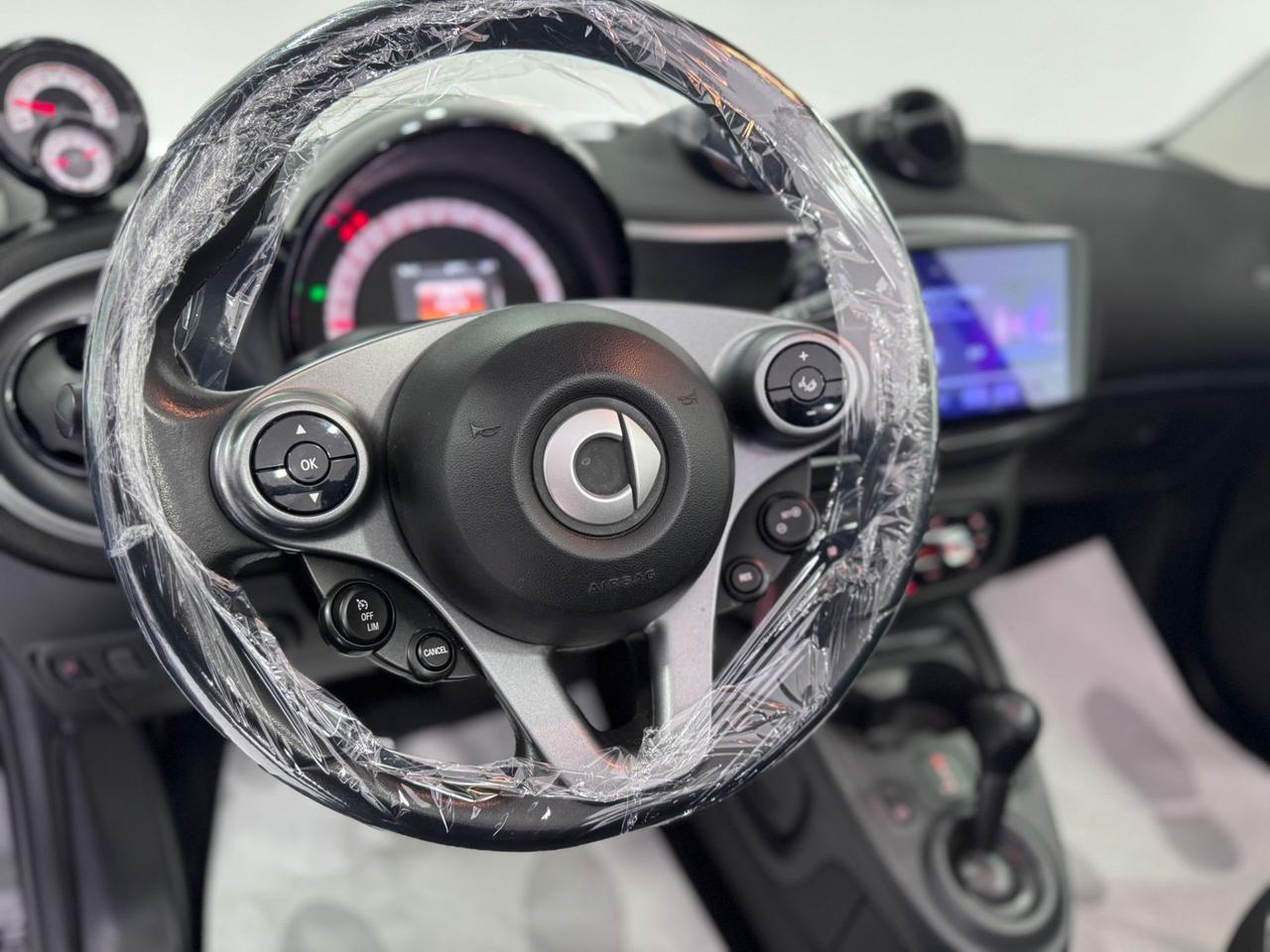 Smart ForTwo 71 cv-AUTOMATICA-CABRIO-2019