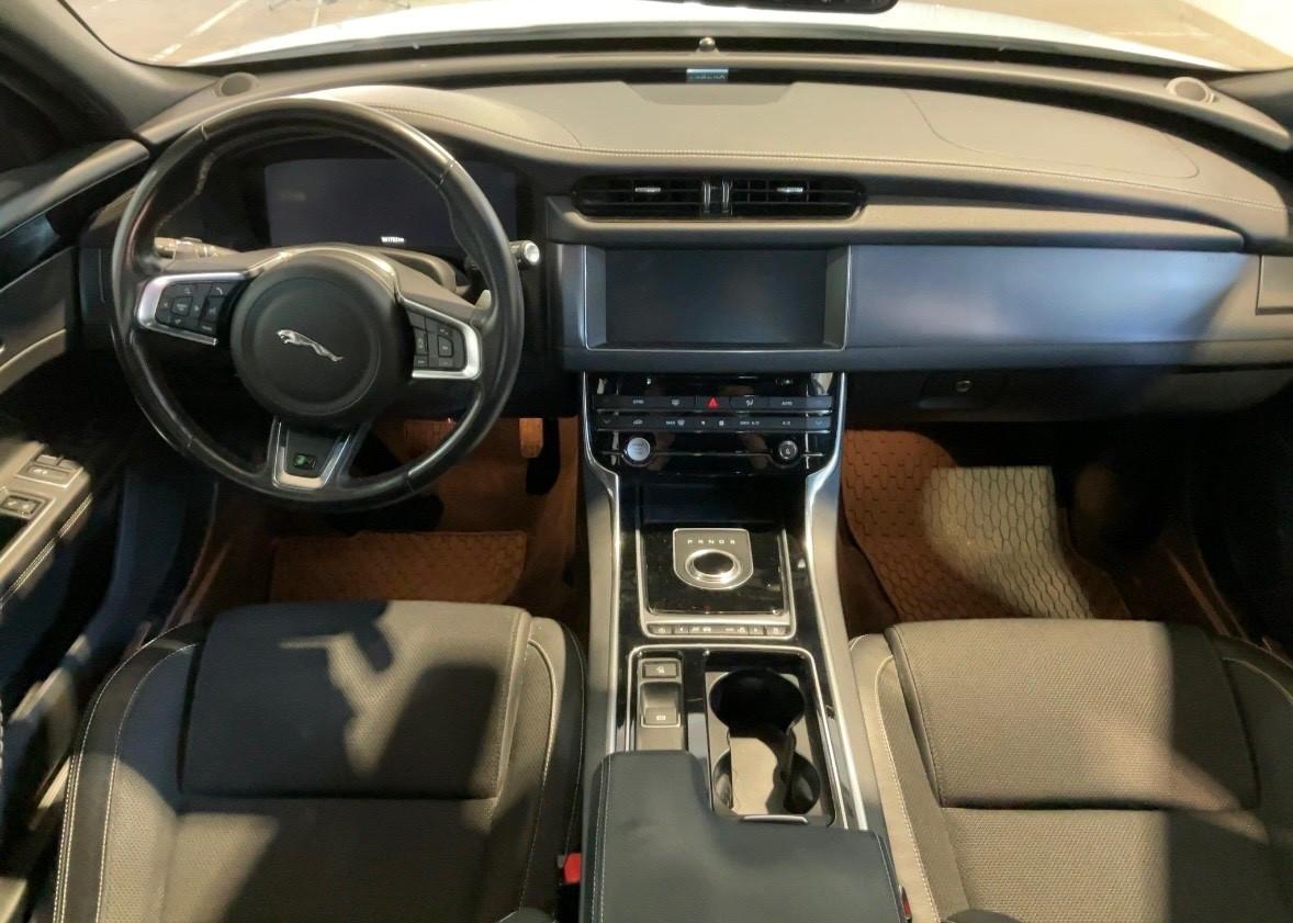 Jaguar XF Sportbrake 2.0 D 180 CV AWD aut. R-Sport-ENTRA