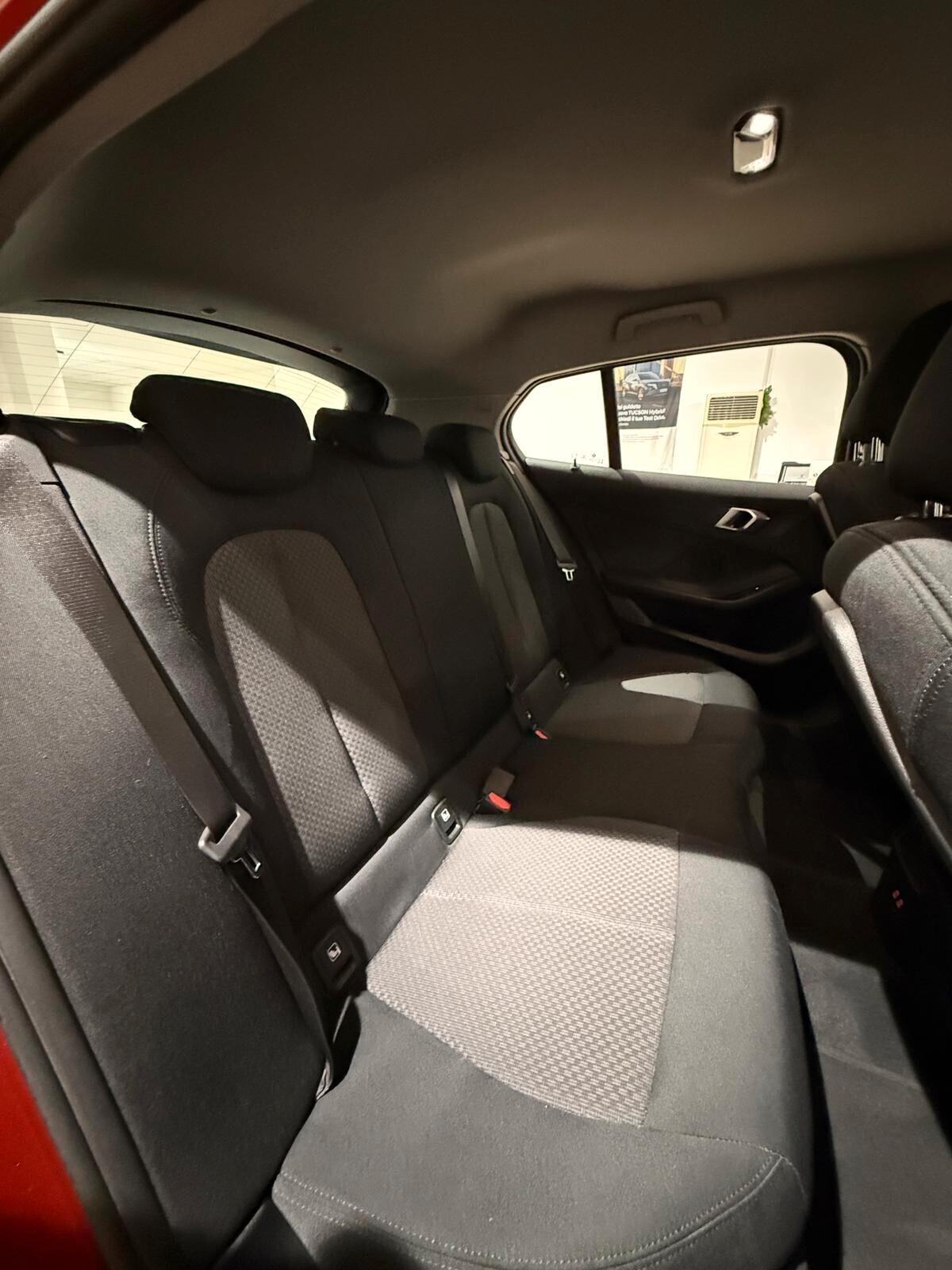 Bmw 116d 5p. Business Advantage