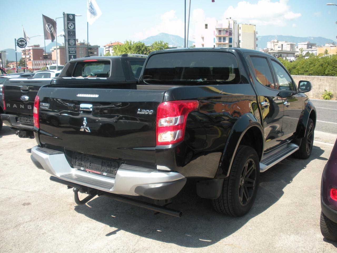 Mitsubishi L200 2.4 DI-D/181CV Double Cab Intense PACK-BLACK