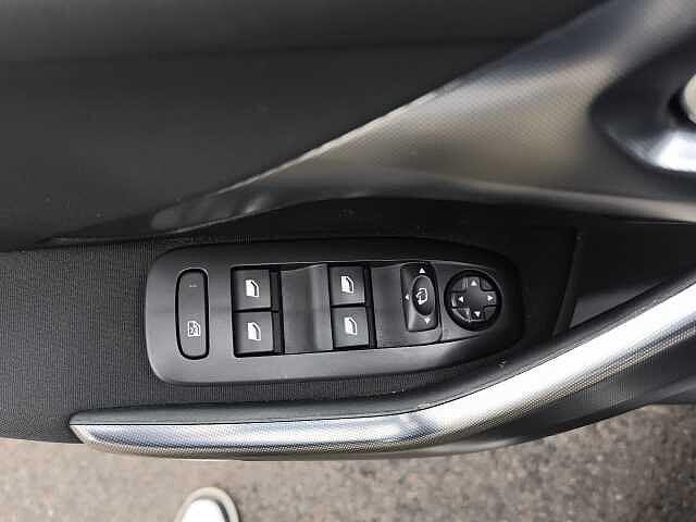 Peugeot 2008 BlueHDi 100 S&S Allure