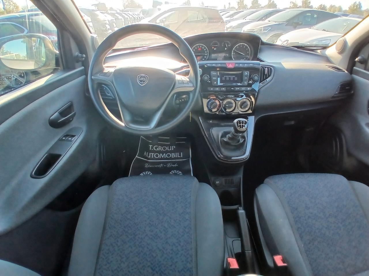 Lancia Ypsilon 1.0 FireFly S&S Hybrid Ecochic Silver