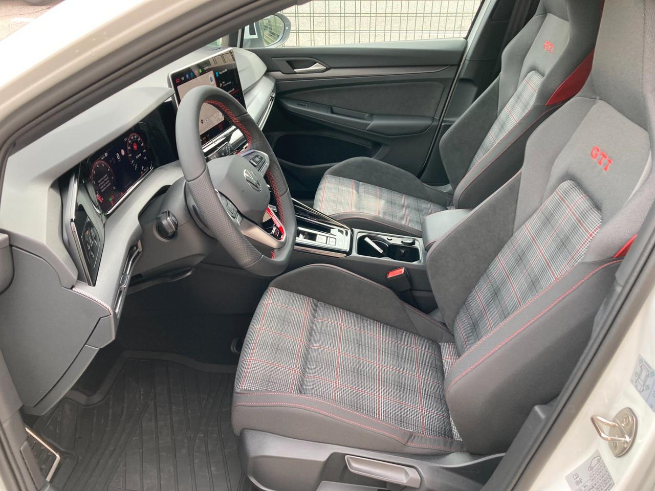 Volkswagen Golf GTI 8.5 265 CV.