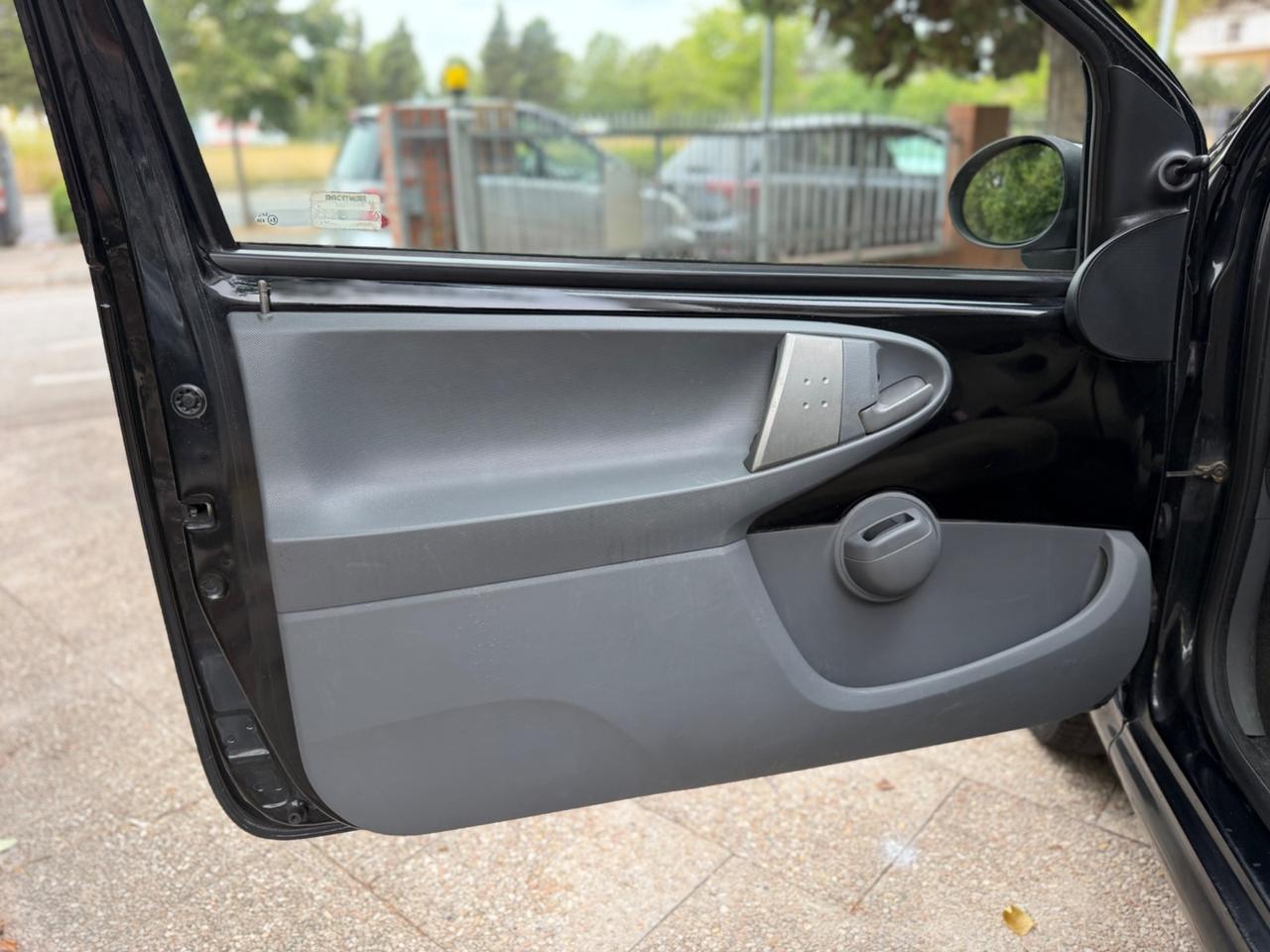 Peugeot 107 1.0 68CV 3p. Plaisir