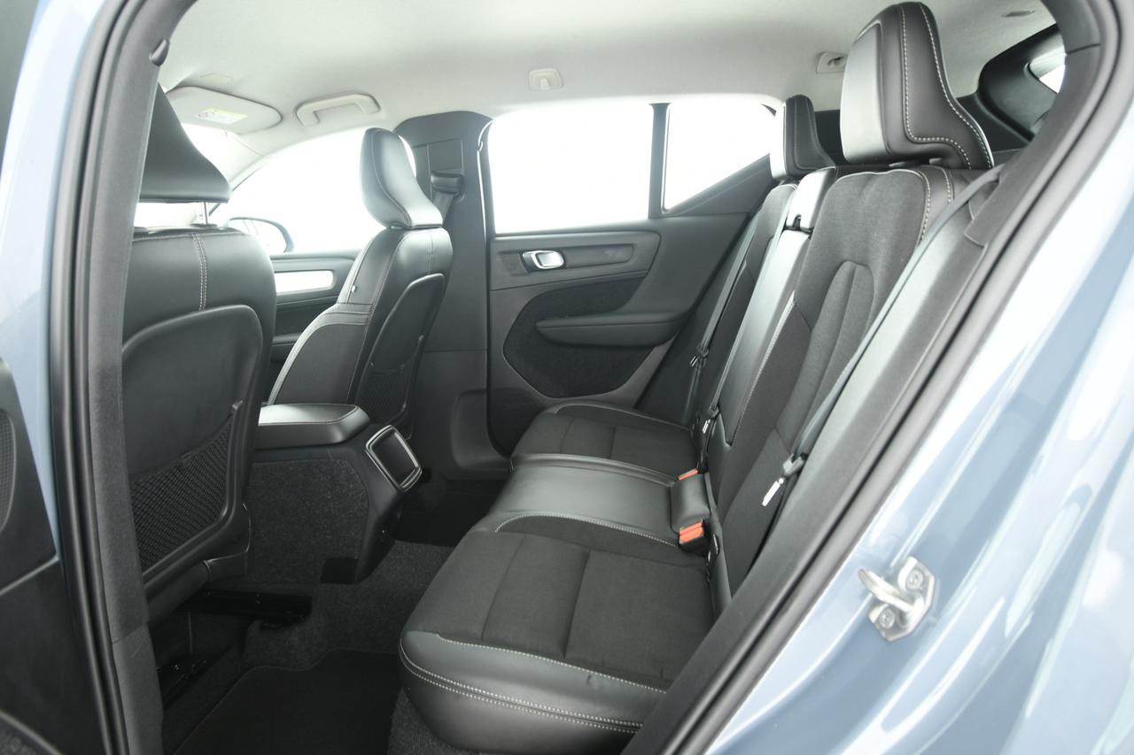 VOLVO XC40 2.0 d4 Momentum awd geartronic PELLE+LED+C19"