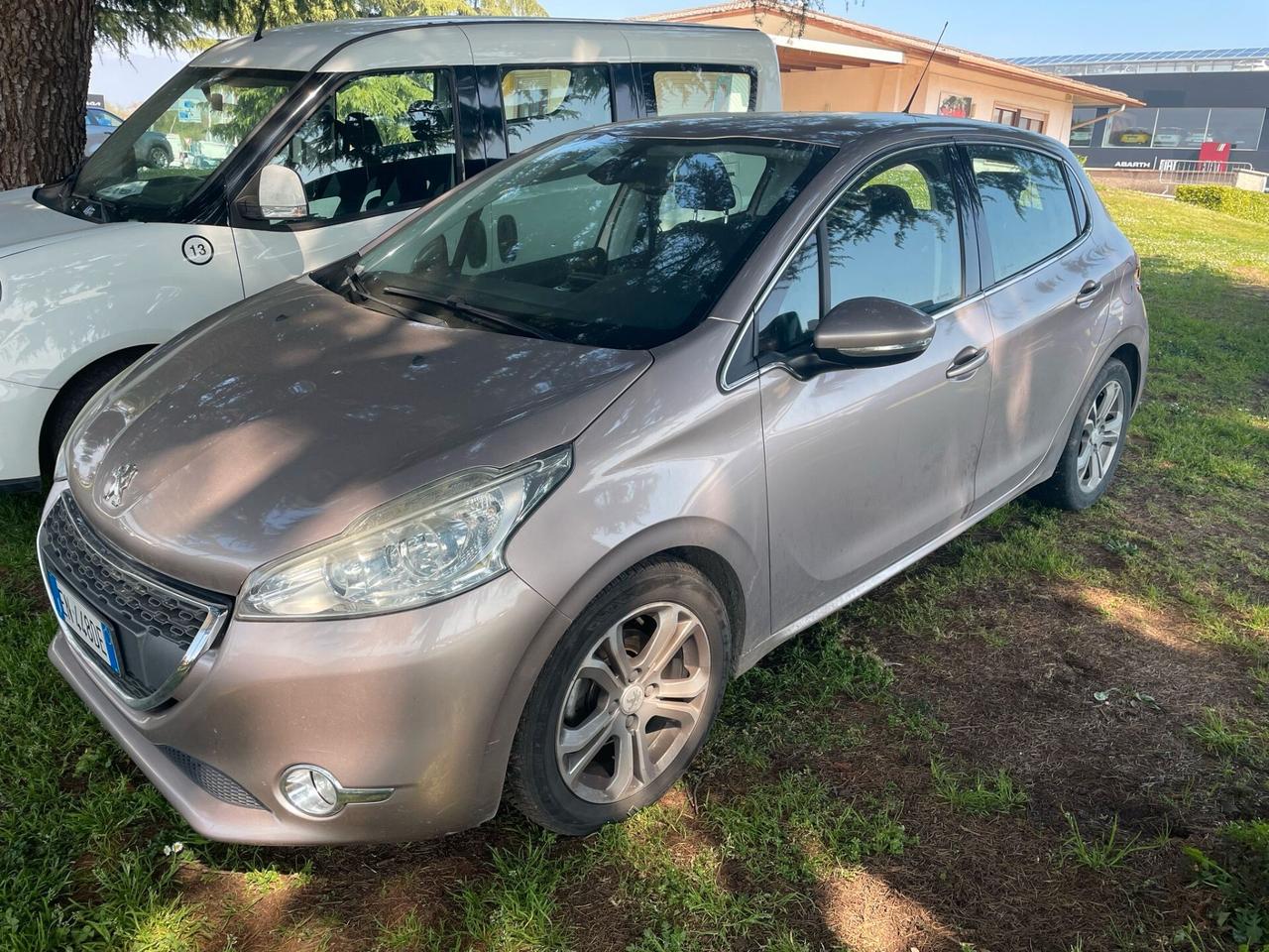 Peugeot 208 1.2 VTi - 2012