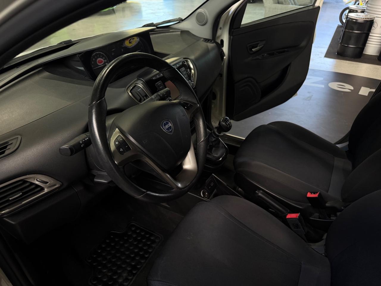 Lancia Ypsilon 1.0 FireFly 5 porte S&S Hybrid Ecochic Gold