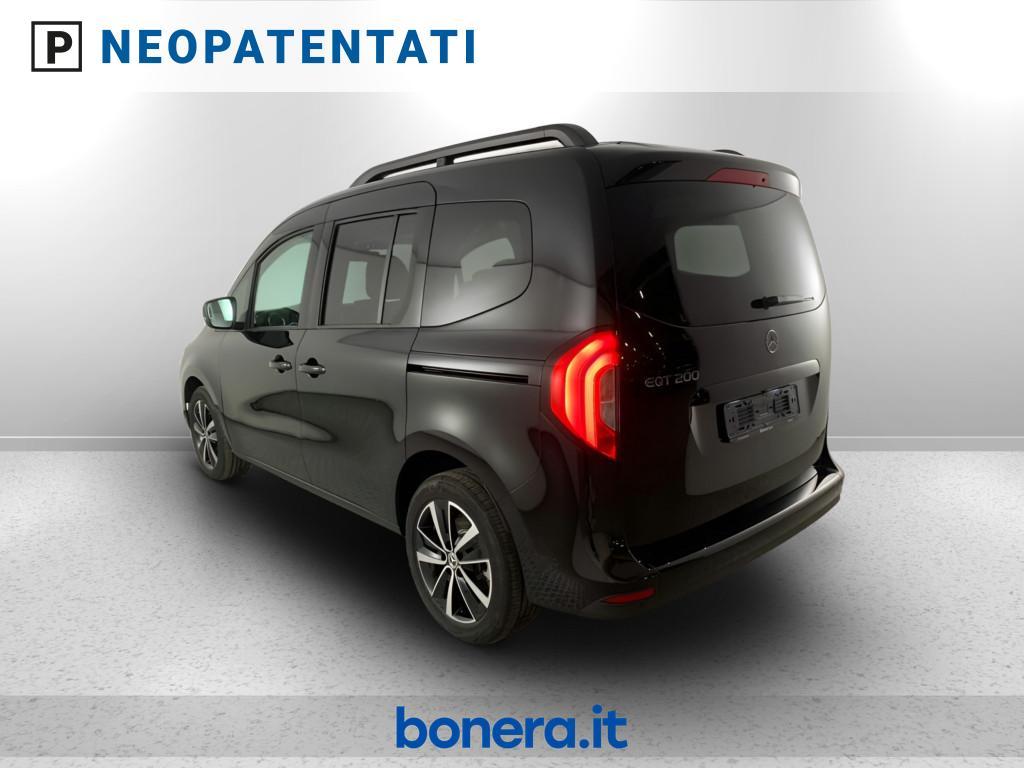 Mercedes EQT 200