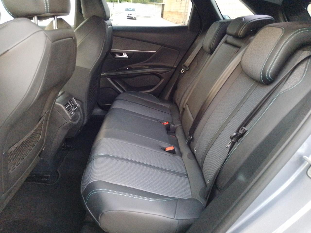 Peugeot 3008 ALLURE PACK 1.5 HDi 130cvEAT8 NAV+RETROCAM. 2023
