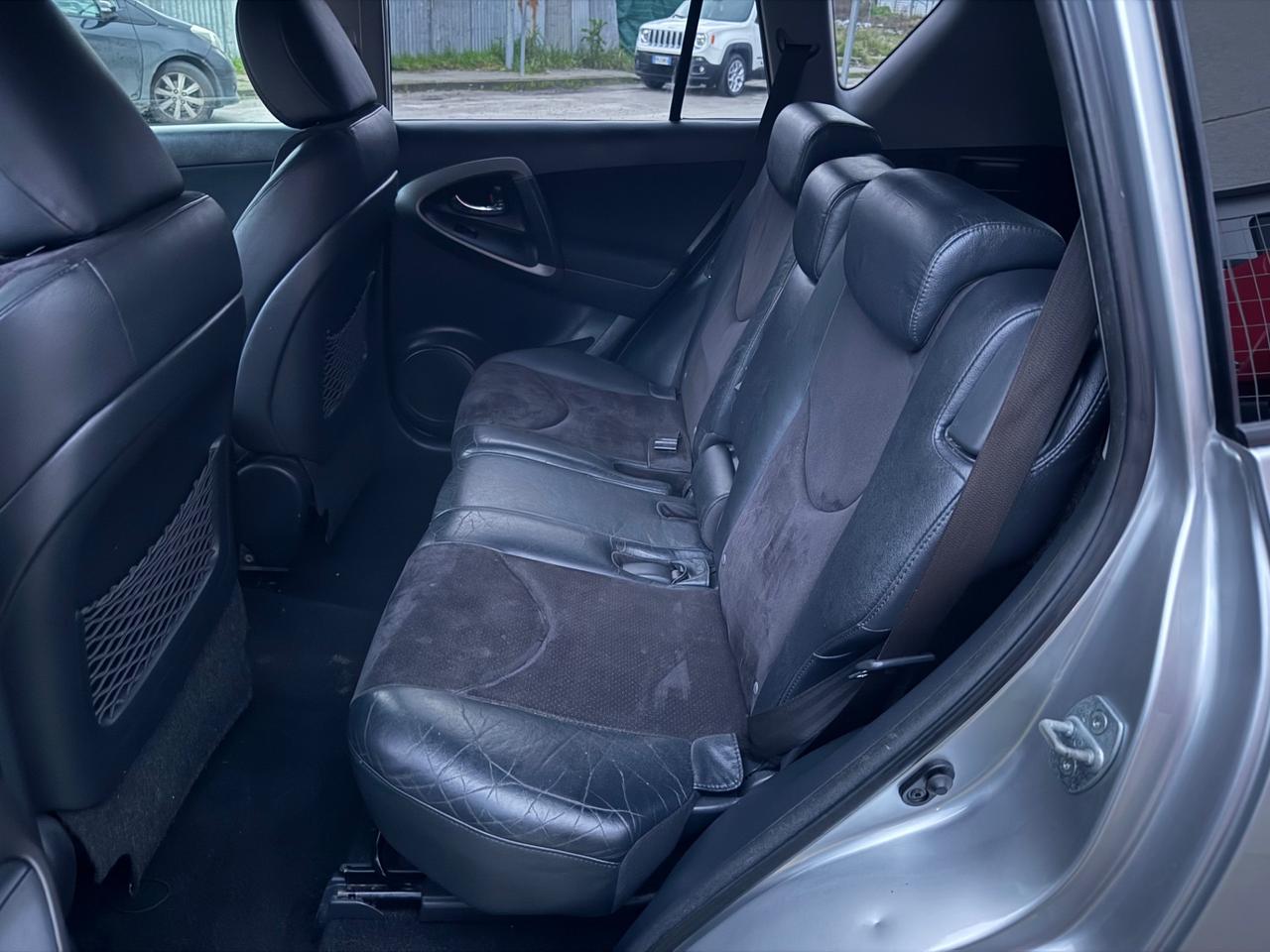 Toyota RAV 4 2.2 D-4D 150 CV DPF Exclusive