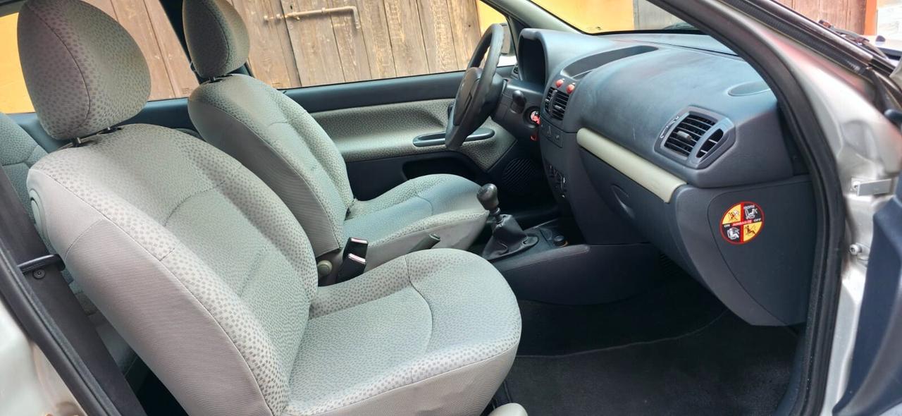 Renault Clio 1.2 cat 3 porte Confort Authentique neop