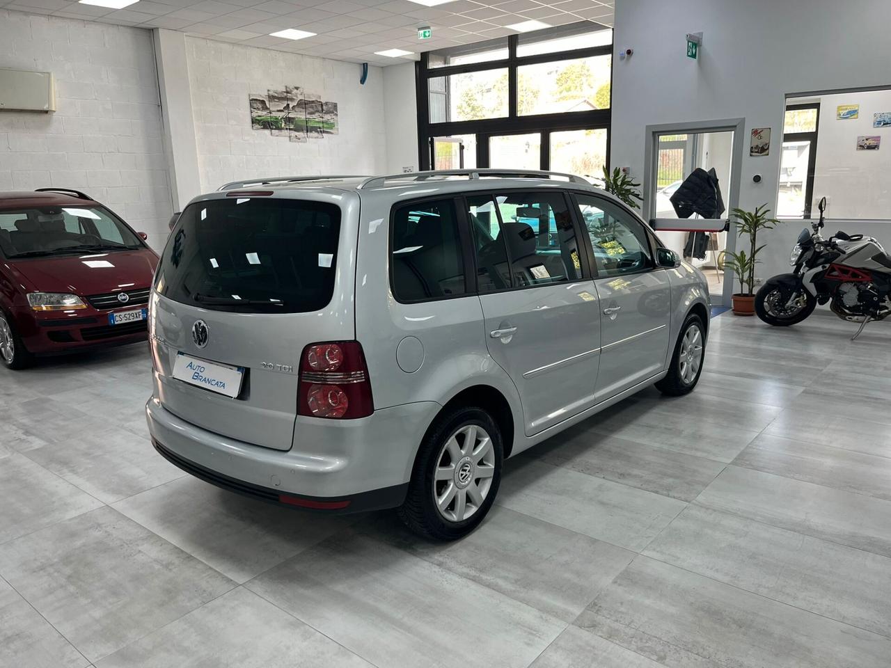 Volkswagen Touran 2.0 tdi 7 POSTI