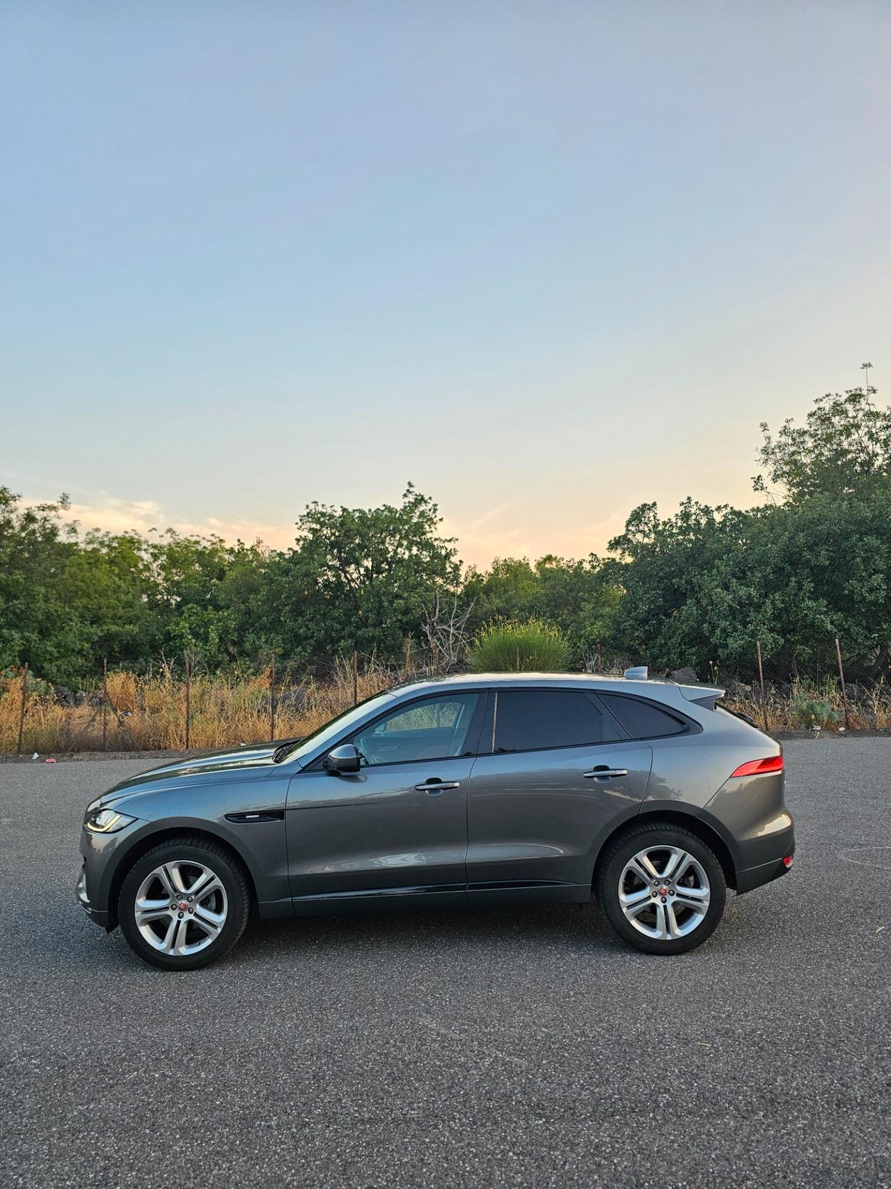 Jaguar F-Pace R-Sport 2.0 D 180 CV AWD automatica