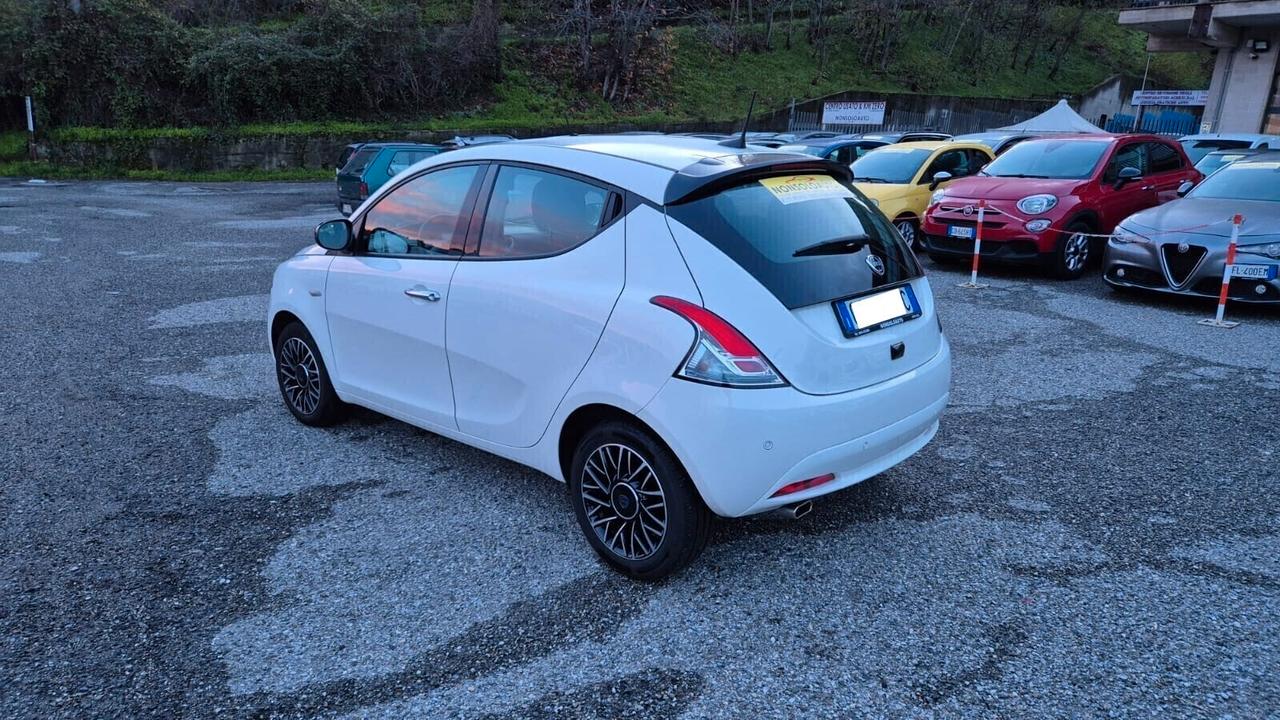 Lancia Ypsilon 1.0 5p Hybrid Platino-2024-km12.700