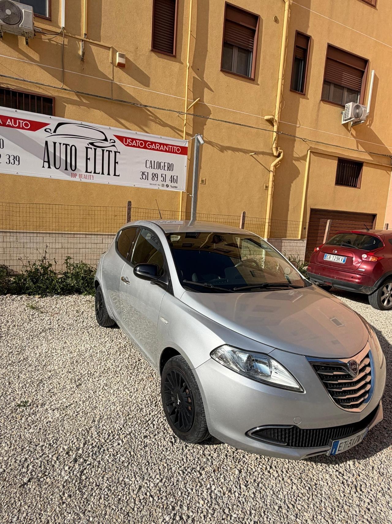 Lancia Ypsilon 1.2 69 CV 5 porte S&S Silver