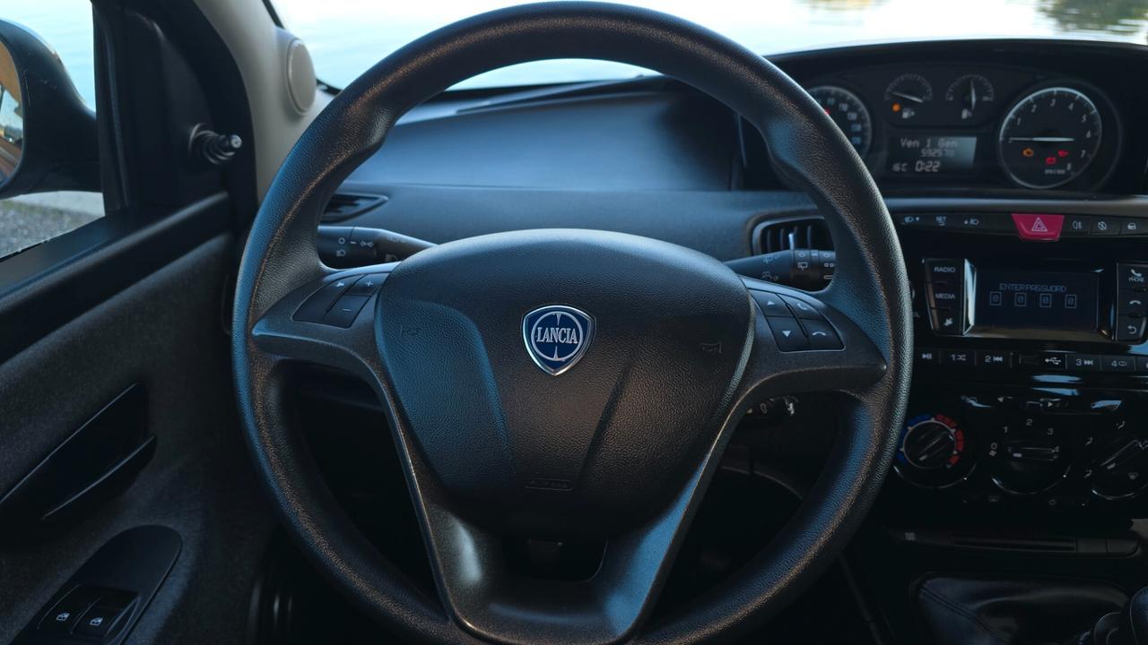 Lancia Ypsilon 1.0 FireFly 5 porte S&S Hybrid Ecochic Silver