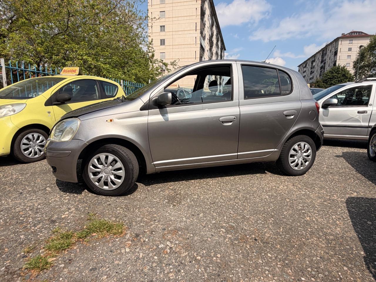 Toyota Yaris 1.0i 16V cat 5 porte Sol