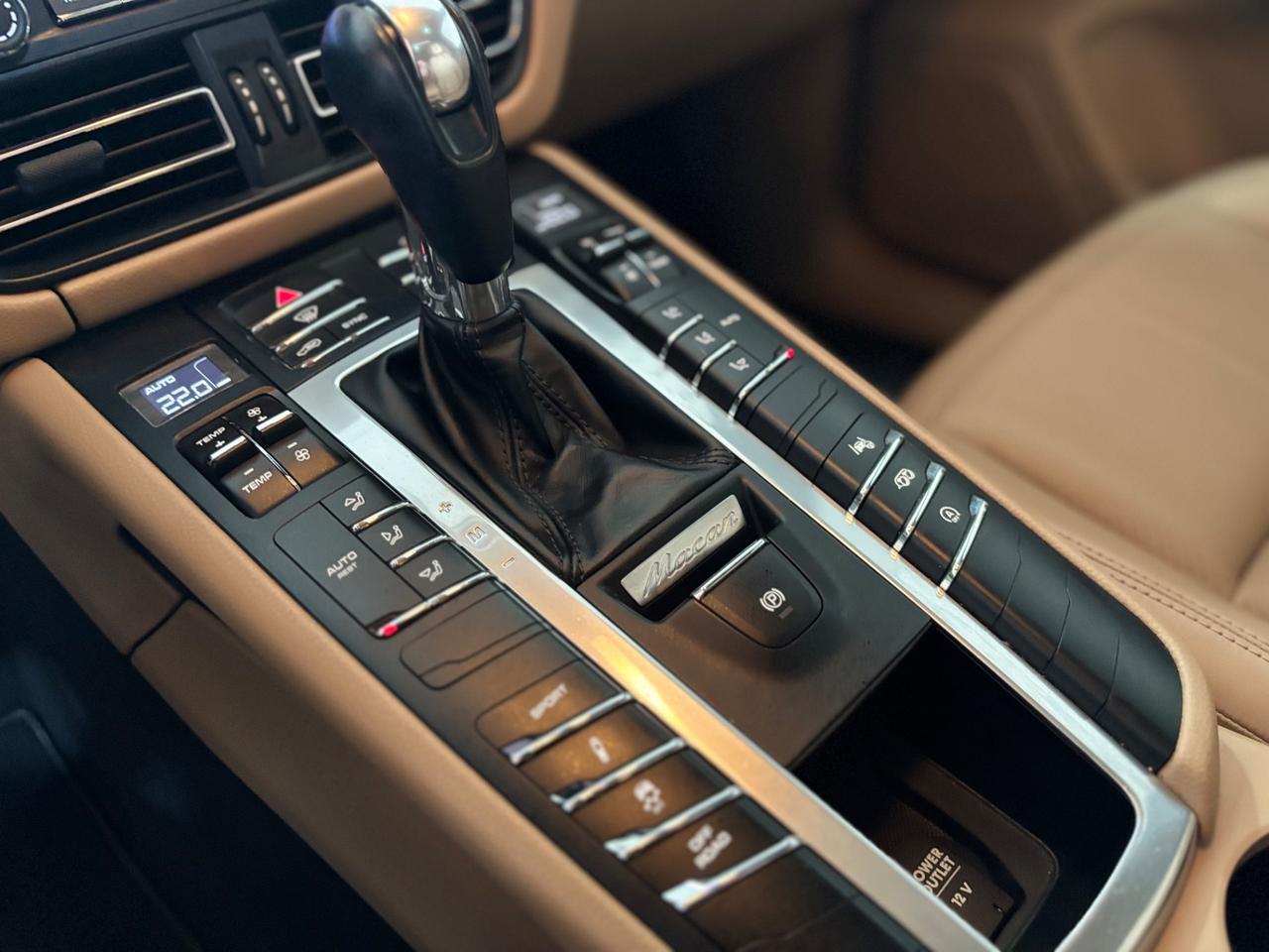 Porsche Macan 2.0 245 cv pdk tetto matrix sound permute finanziamenti