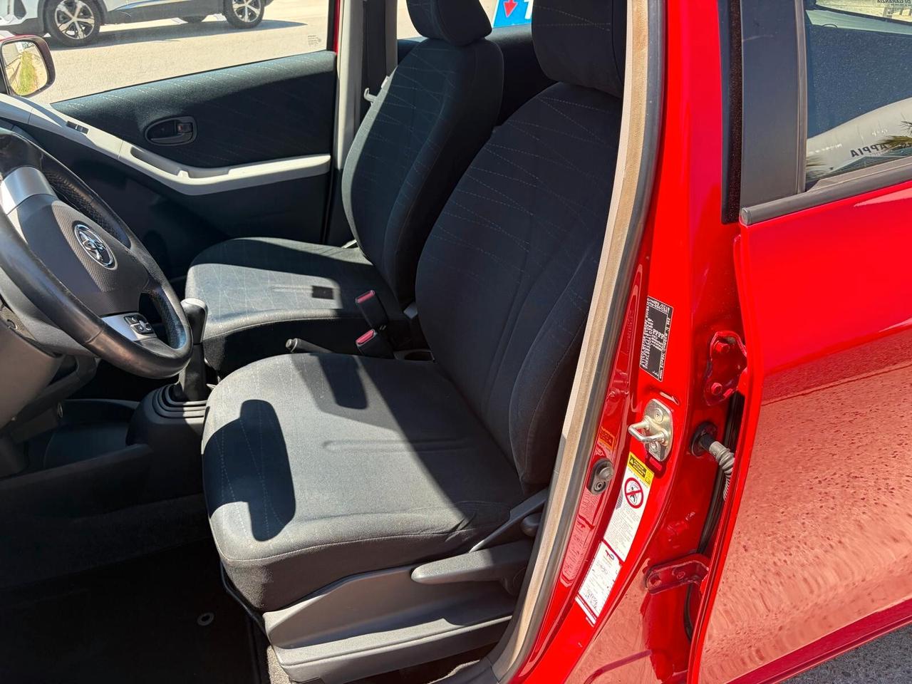 Toyota Yaris 1.3 5 porte Luna