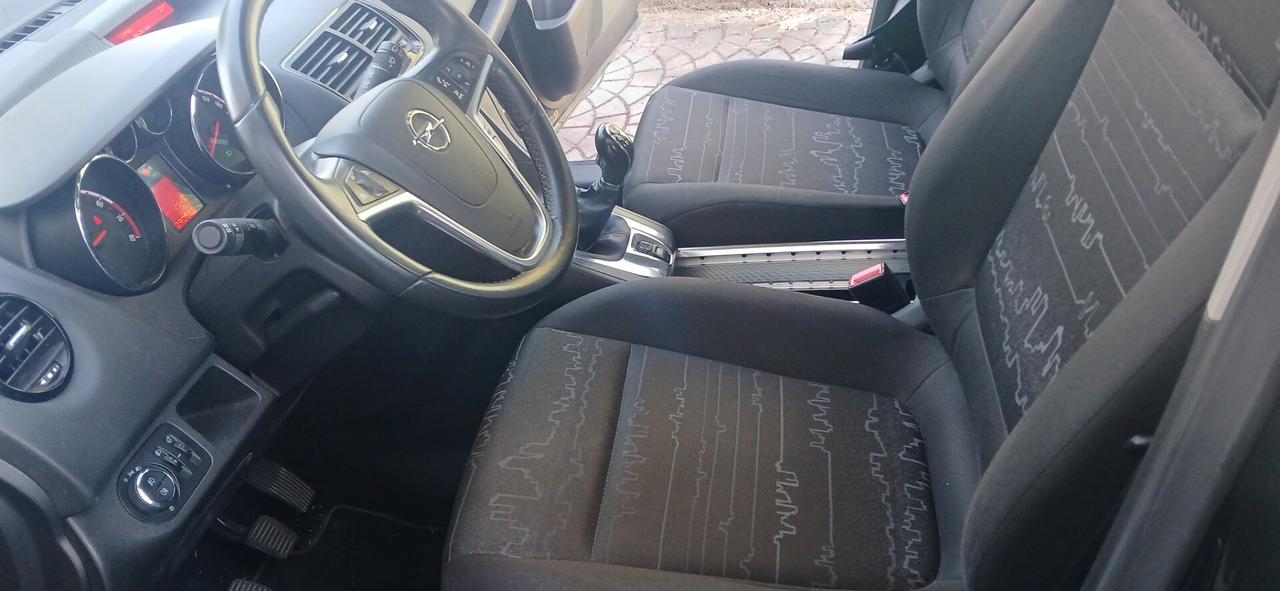Pochi km Opel Meriva benzina neopatentati