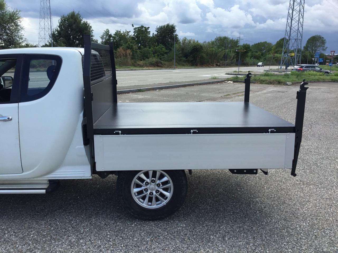 Mitsubishi L200 2.5 DI-D Club Cab cassone ribaltabile