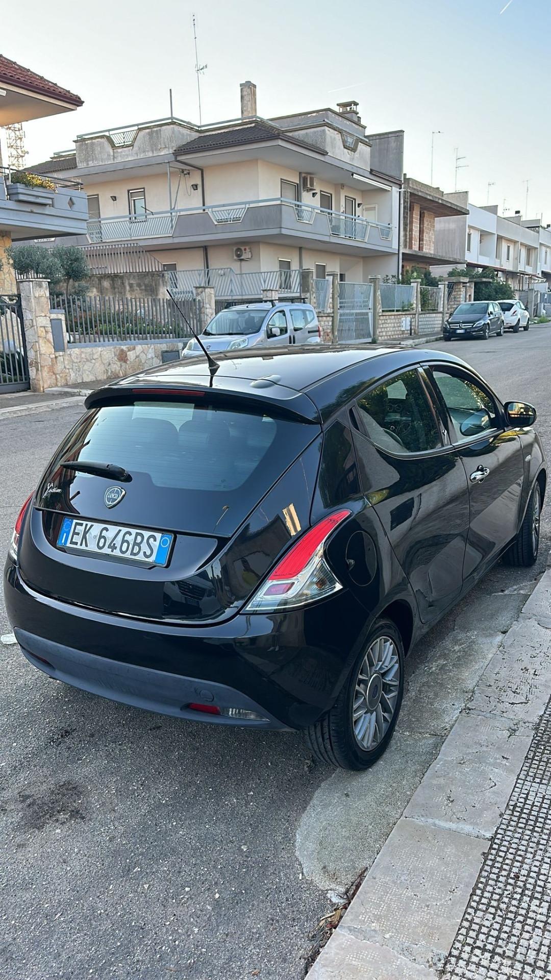 Lancia Ypsilon 0.9 TwinAir 85 CV 5 porte S&S Gold