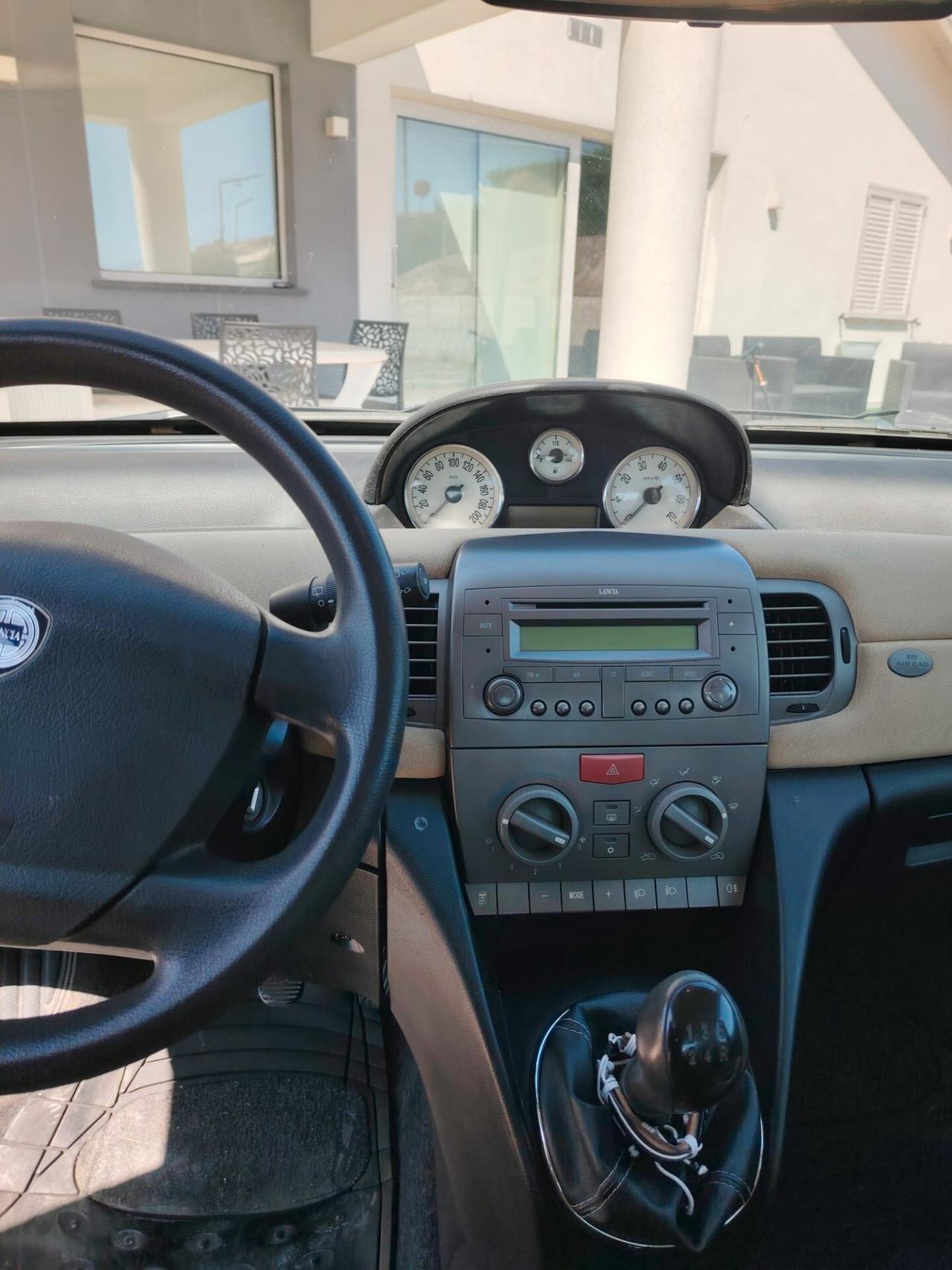 Lancia Ypsilon 1.3 MJT 75 CV Argento