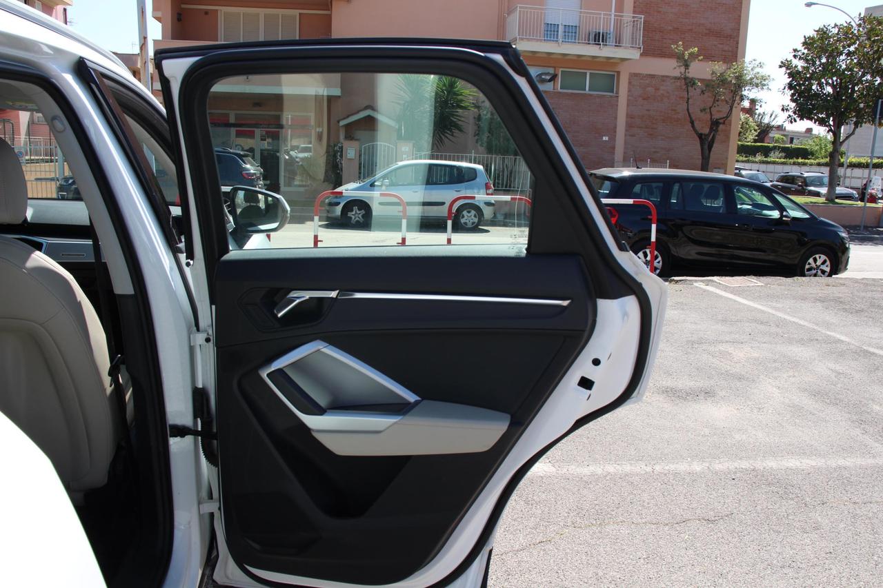 Audi Q3 40 2.0 tdi Business quattro 200cv s-tronic