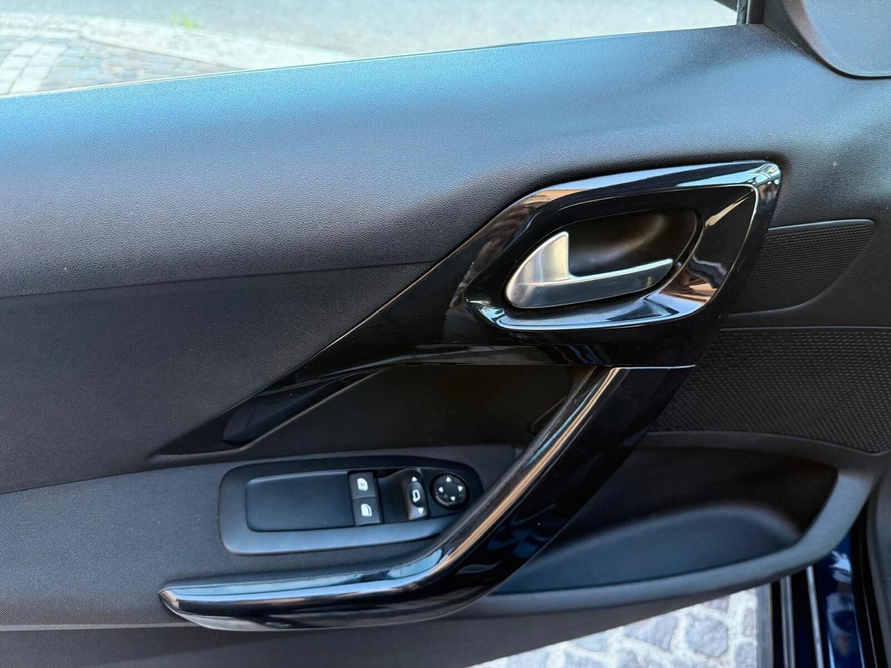 Peugeot 208 1.2 Benz 82cv Allure PER NEOPATENTATI