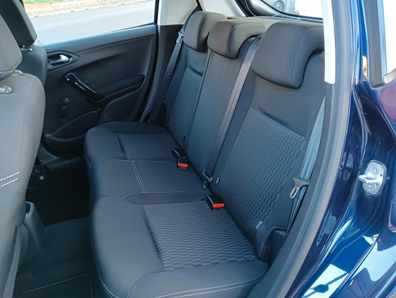 Peugeot 208 BlueHDi 75