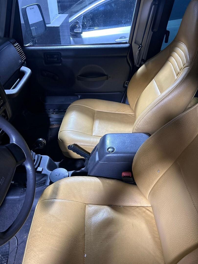 Jeep Wrangler con gancio traino omologato