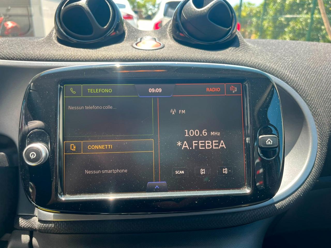 Smart ForFour EQ Pulse