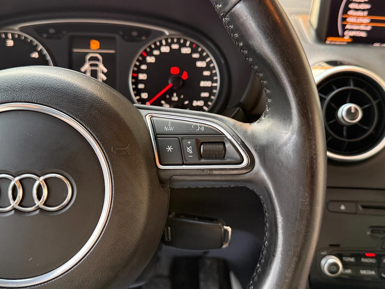 Audi A1 SPB 1.6 TDI 105CV NAVI LED - 2012