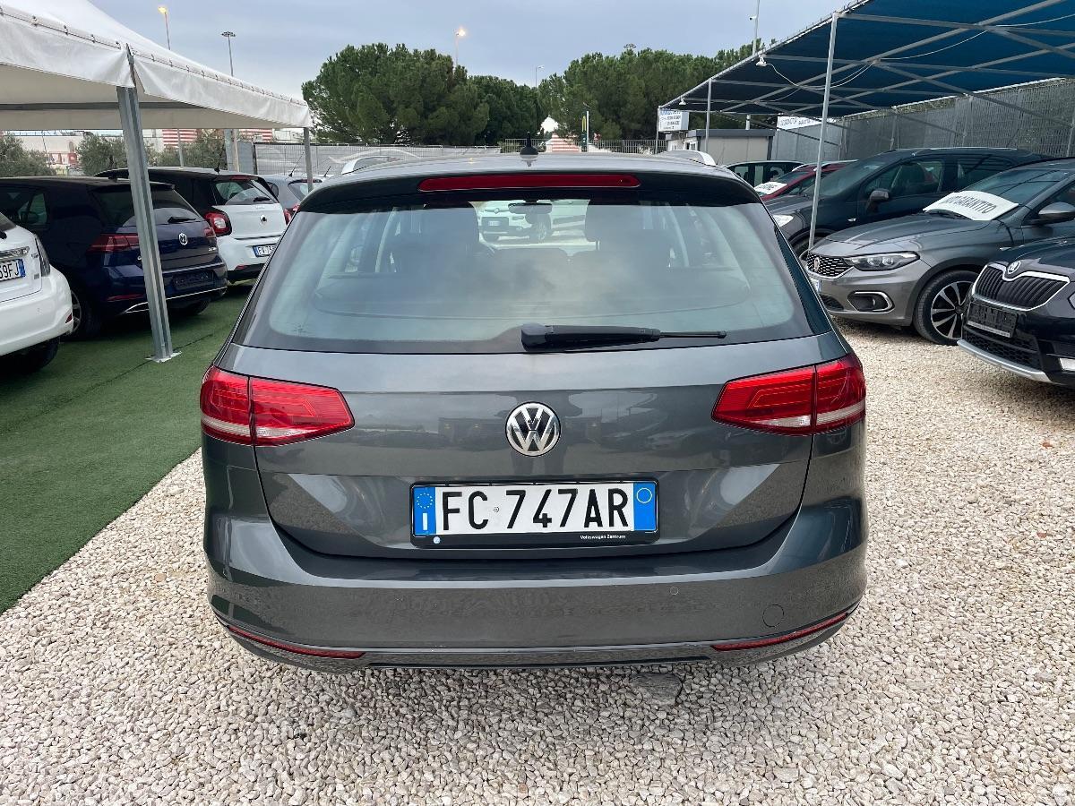 VOLKSWAGEN - Passat - 1.6 TDI DSG Comfortline BMT