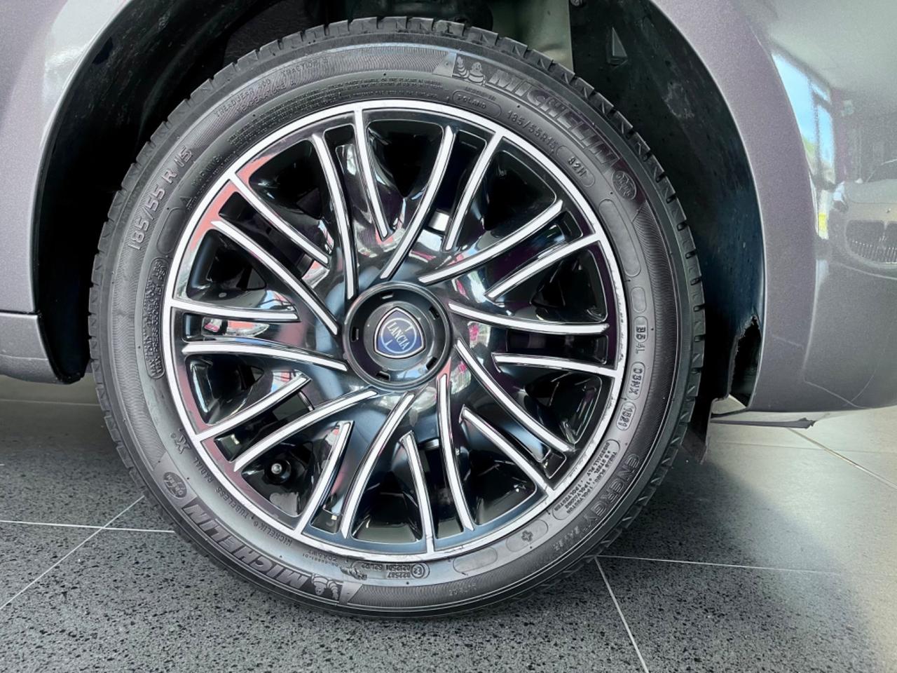 Lancia Ypsilon 1.0 FireFly 5 porte S&S Hybrid Ecochic Gold