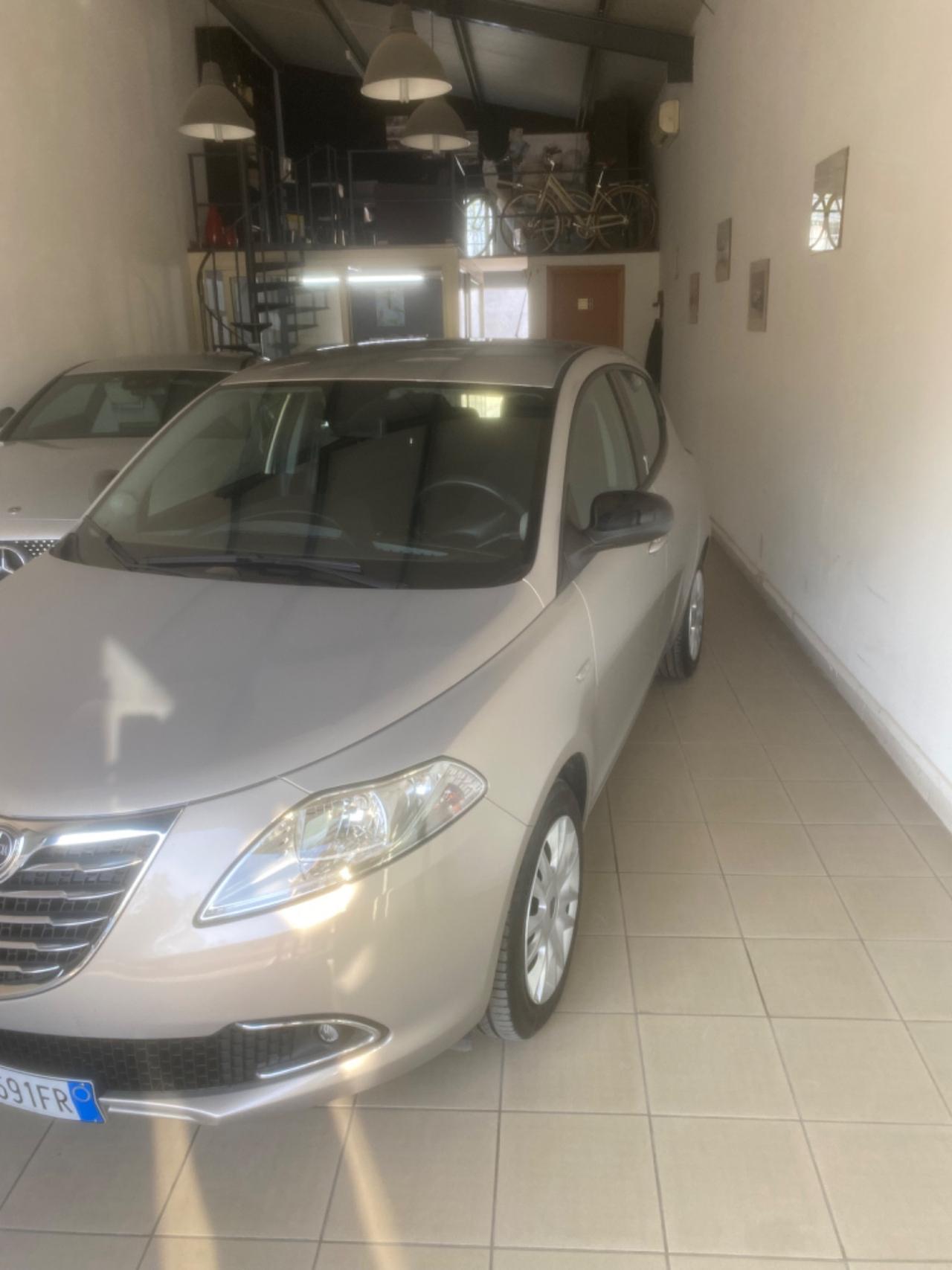 Lancia Ypsilon 1.3 MJT 16V 95 CV 5 porte S&S Silver