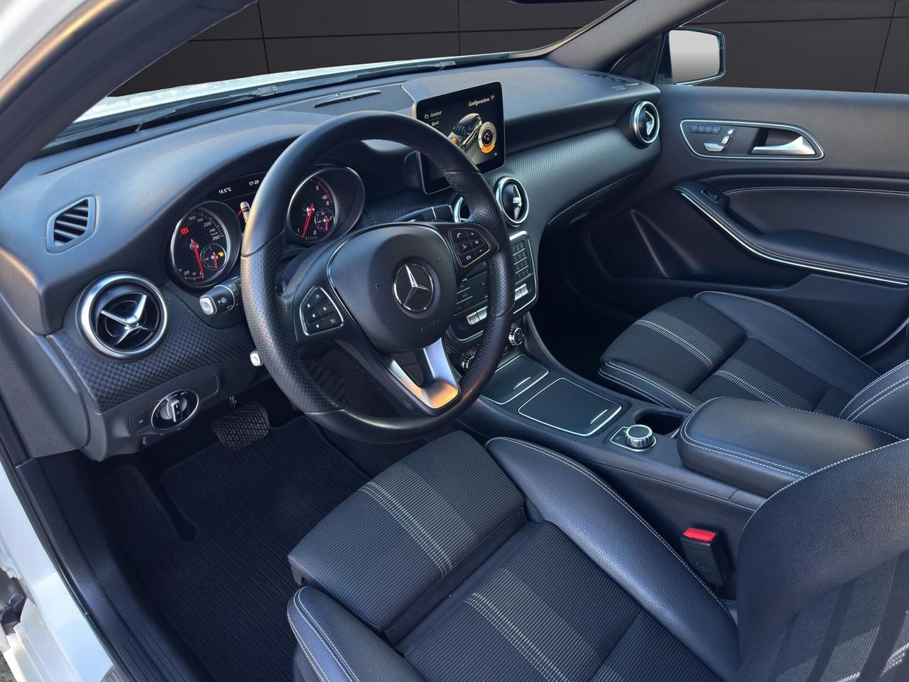 Mercedes-benz A 200 d Automatic Sport NEXT - NIGHT PACK FULL OPTIONAL