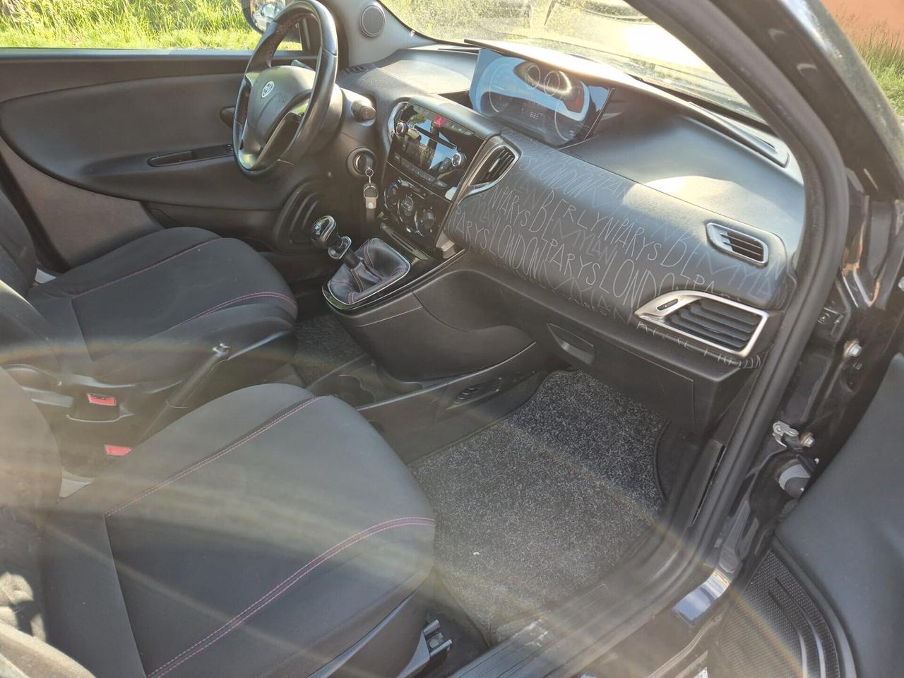 Lancia Ypsilon 0.9 TwinAir 85 CV 5 porte S&S DFN Gold