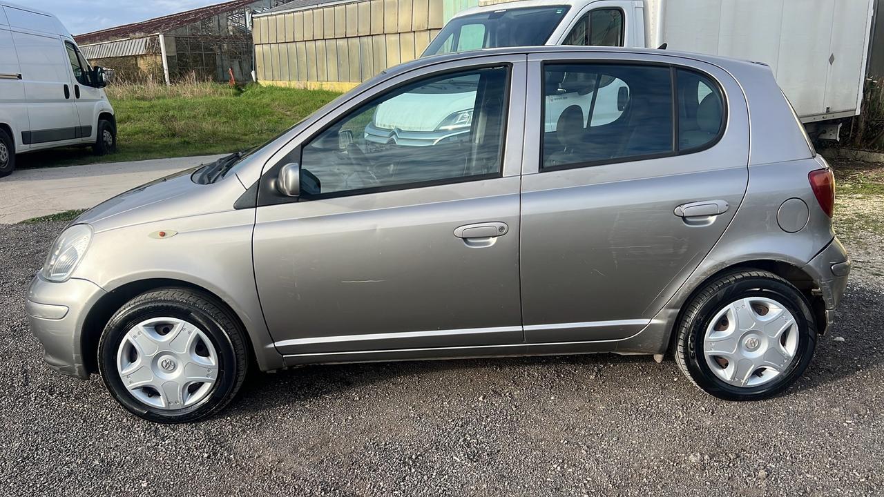 Toyota Yaris 1.0i 16V cat 5 porte Sol