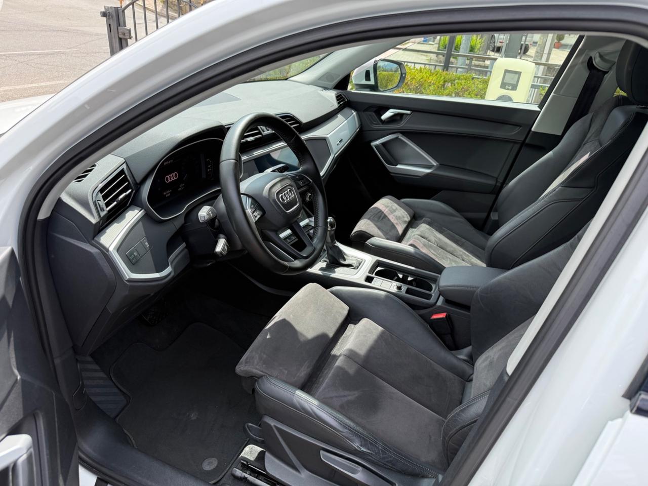 Audi Q3 35 TDI S tronic Business