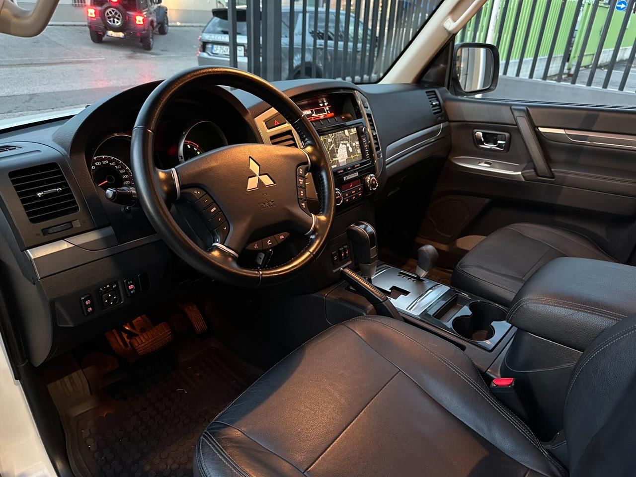 Mitsubishi Pajero 3.2 DI-D 16V aut. Instyle DPF 7 POSTI