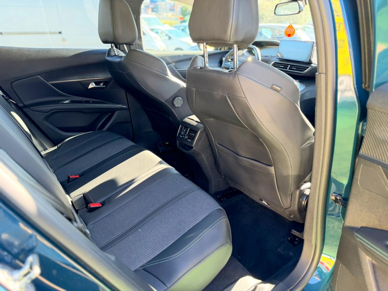 Peugeot 3008 1.5 DIesel 131CV EAT8 Allure Pack anno 10/2022 Permute Garanzia Finanziamento