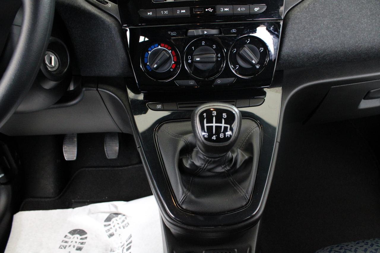 Lancia Ypsilon 1.0 FireFly 5 porte S&S Hybrid Ecochic Silver